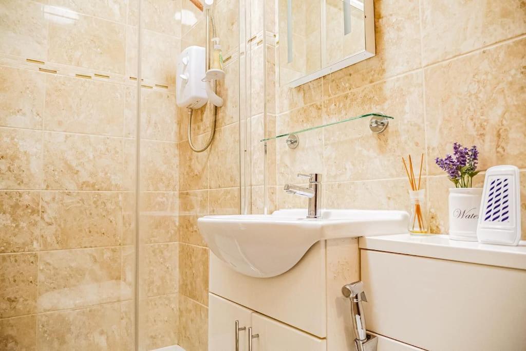Charming City Centre Apartment Cardiff Esterno foto